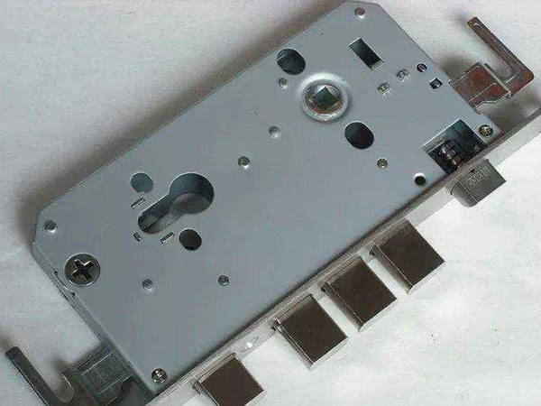 松原24小时上门开锁公司